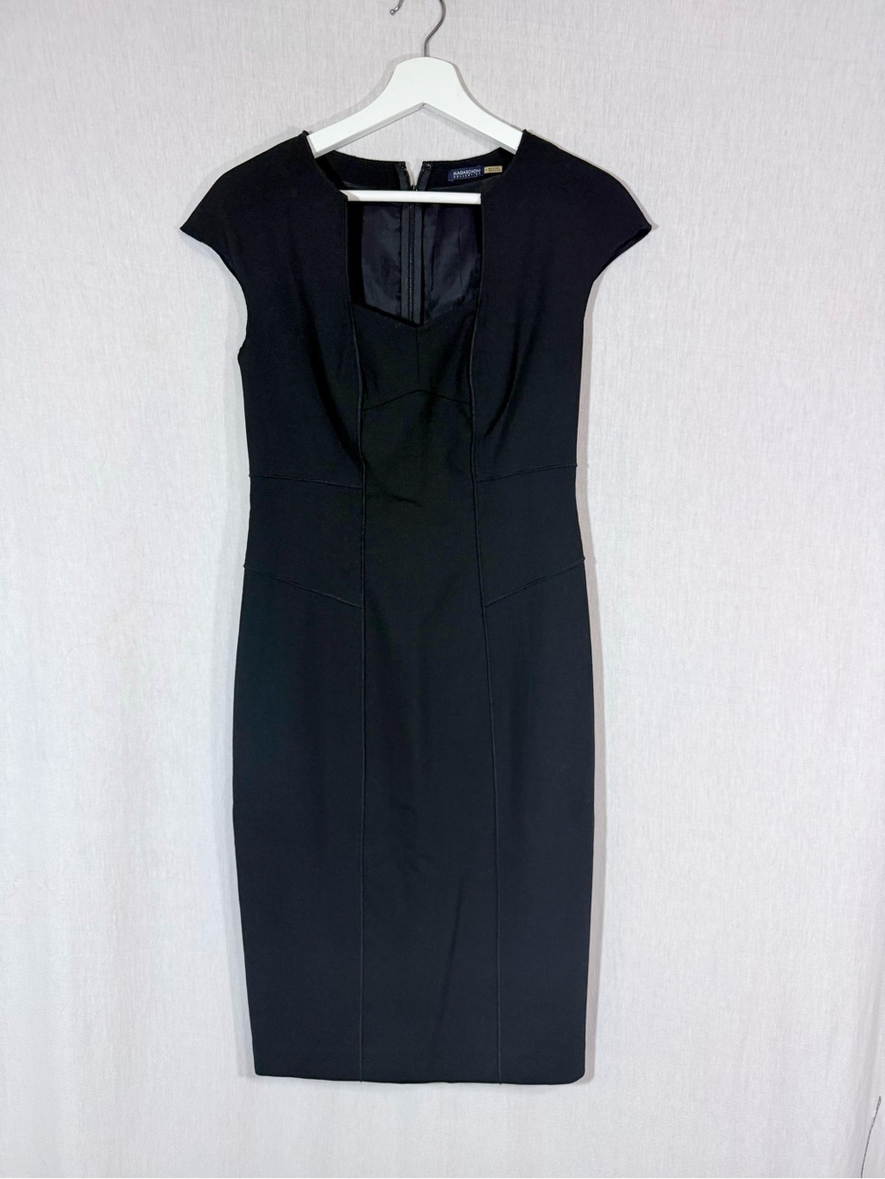 Magaschoni size 2 vintage Elegant wool blend Black Sheath Dress LBD